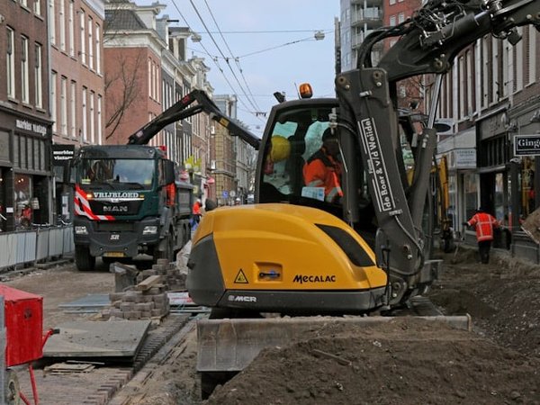 Quels matériaux de construction locaux sont à la fois durables et économiques pour les pays en développement ?