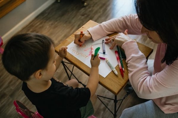 Comment mettre en place un réseau d'entraide entre parents pour la garde d'enfants ?